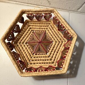 Hand Woven Wicker Grass Hexagon Star Pattern Tray Bread Fruit Basket 10” VTG MCM